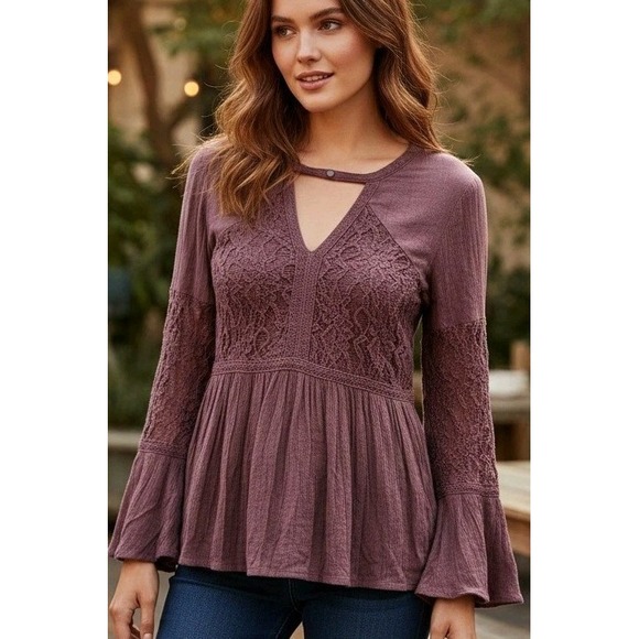 American Eagle Outfitters Tops - American Eagle Outfitters Top Women's Size XS Long Sleeve Ruffled Fairy Lace